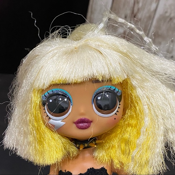 L.O.L Surprise OMG Fame Queen 9" Fashion Doll - Picture 3 of 9